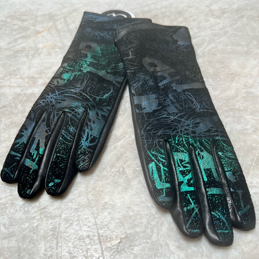Stylish Black and Green Women's Gloves